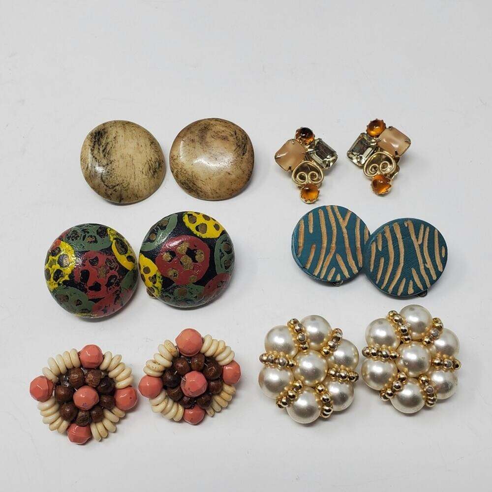 Vintage Lot of mid sized clip on earrings with different themes Great condition